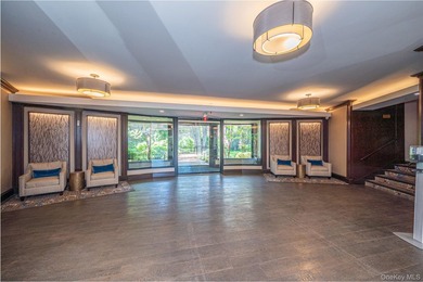 Welcome to this spacious and sun filled large JR 4 Apartment - photo 4