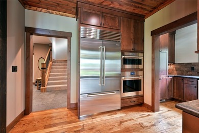 Experience unparalleled luxury and privacy on Garden Lake, part - photo 17