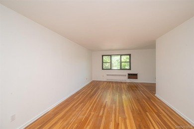 Welcome to this spacious and sun filled large JR 4 Apartment - photo 10