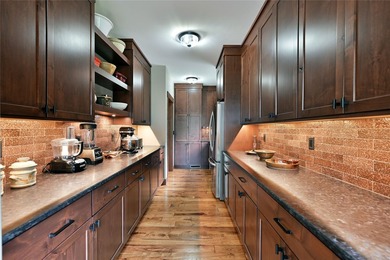 Experience unparalleled luxury and privacy on Garden Lake, part - photo 20