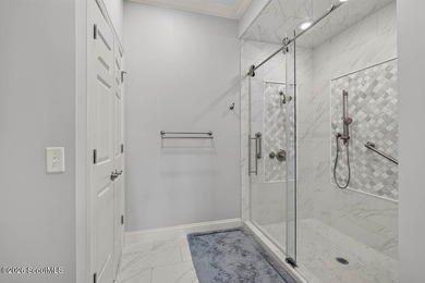 A rare opportunity to own a top-floor, rear corner residence in - photo 27