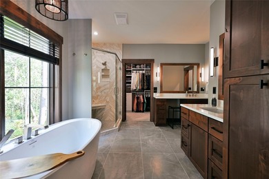 Experience unparalleled luxury and privacy on Garden Lake, part - photo 27