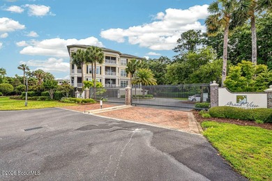 A rare opportunity to own a top-floor, rear corner residence in - photo 28