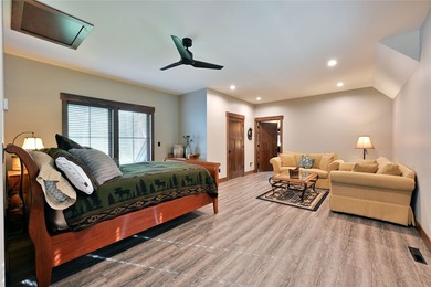 Experience unparalleled luxury and privacy on Garden Lake, part - photo 29