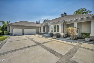Stunning and expansive custom home on oversized lot in - photo 4