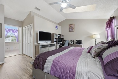 Beautifully updated throughout and move in ready! Open & - photo 18