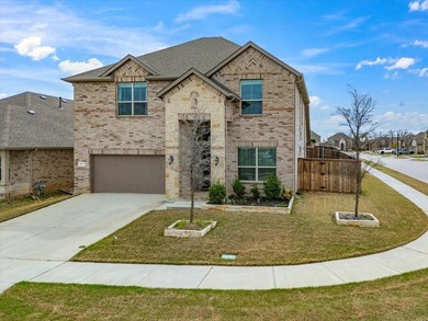 Situated on a north-facing corner lot, this beautifully - photo 2