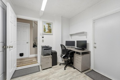 Beautifully updated throughout and move in ready! Open & - photo 23
