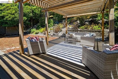 Perched peacefully above it all, this Mid-Century modern home - photo 33
