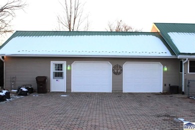 Meticulously maintained custom built 3-bedroom, 3 bath ranch