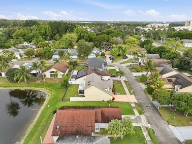 Beautifully updated throughout and move in ready! Open & - photo 44