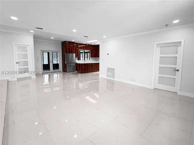 Beautiful and spacious residence located in one of the most - photo 8