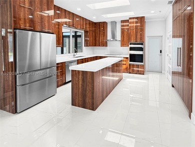 Beautiful and spacious residence located in one of the most - photo 9