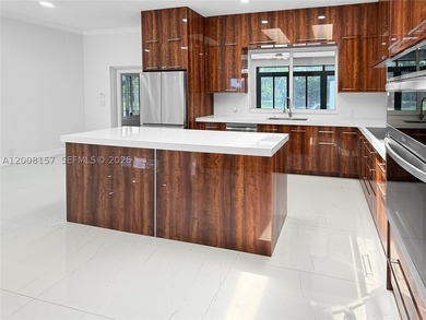 Beautiful and spacious residence located in one of the most - photo 10