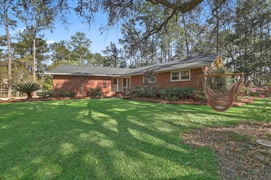Tucked away on a quiet cul-de-sac, this beautifully renovated - photo 2