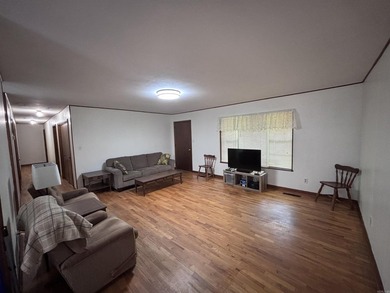 BEAUTIFUL LARGE CORNER PROPERTY!!! This well maintained brick - photo 3