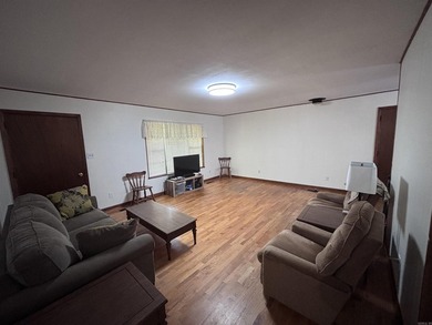 BEAUTIFUL LARGE CORNER PROPERTY!!! This well maintained brick - photo 4