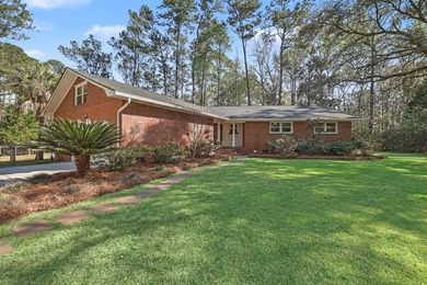 Tucked away on a quiet cul-de-sac, this beautifully renovated - photo 5