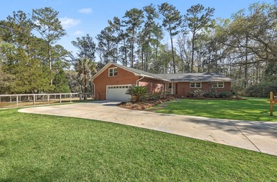 Tucked away on a quiet cul-de-sac, this beautifully renovated - photo 6