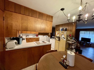 BEAUTIFUL LARGE CORNER PROPERTY!!! This well maintained brick - photo 9