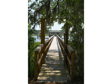 Beyond the gates of Stono Ferry, where manicured fairways - photo 14