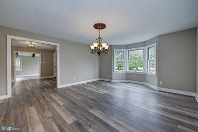 An exceptional opportunity to own a beautifully updated 3 - photo 17