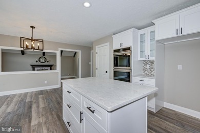 An exceptional opportunity to own a beautifully updated 3 - photo 33