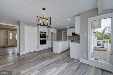 An exceptional opportunity to own a beautifully updated 3 - photo 35