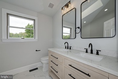 An exceptional opportunity to own a beautifully updated 3 - photo 44