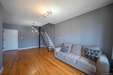 Welcome to this beautifully designed 2-bedroom, 2-full-bathroom - photo 7