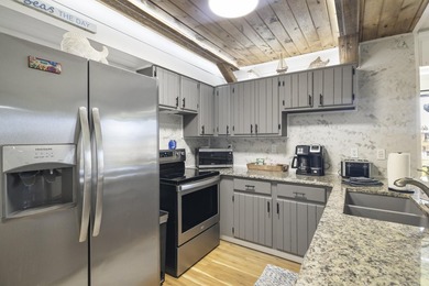 Beautiful lakeside 2-bedroom, 2-bathroom condo--arguably one of - photo 10