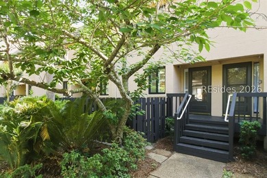 Nestled in the quietest & most private building in Island Club - photo 2