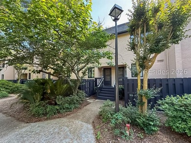 Nestled in the quietest & most private building in Island Club - photo 3