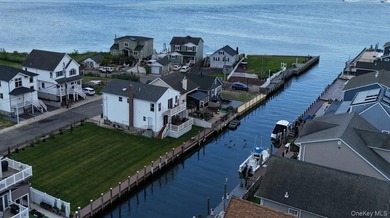 Built in 2007 this two-story waterfront residence in the Shore - photo 1