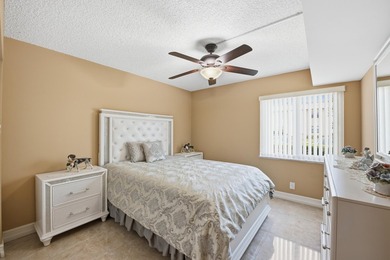 Beautifully updated first-floor condominium offering the perfect - photo 15