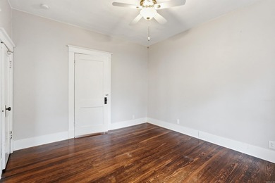 Charming Hillcrest traditional bungalow - 3 beds, 2 baths - photo 22