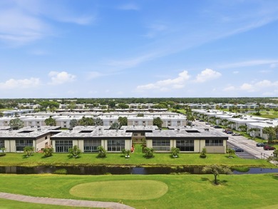Beautifully updated first-floor condominium offering the perfect - photo 24