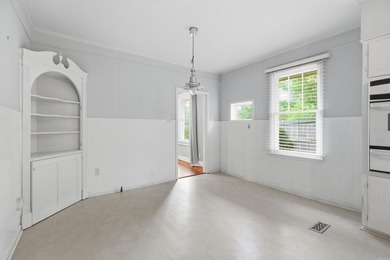 Charming Hillcrest traditional bungalow - 3 beds, 2 baths - photo 25