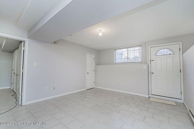 2 FAMILY Home HAS A 3 BEDROOM MAIN Unit & A 1 BEDROOM BASEMENT - photo 28