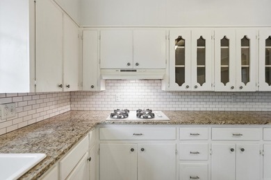 Charming Hillcrest traditional bungalow - 3 beds, 2 baths - photo 29