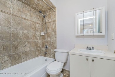 2 FAMILY Home HAS A 3 BEDROOM MAIN Unit & A 1 BEDROOM BASEMENT - photo 30