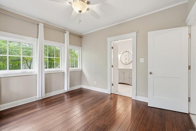 Charming Hillcrest traditional bungalow - 3 beds, 2 baths - photo 31