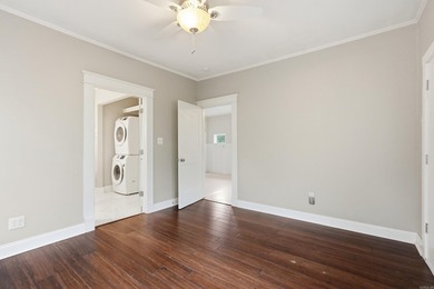 Charming Hillcrest traditional bungalow - 3 beds, 2 baths - photo 33