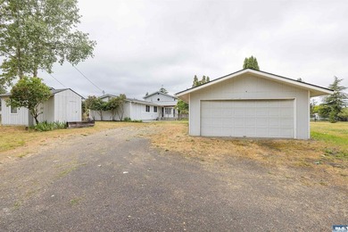 Nestled in the heart of the Olympic Peninsula, this unique 3 - photo 36