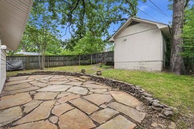 Charming Hillcrest traditional bungalow - 3 beds, 2 baths - photo 38
