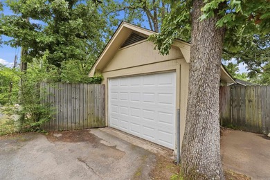 Charming Hillcrest traditional bungalow - 3 beds, 2 baths - photo 41