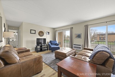 Move right in and enjoy this beautifully maintained condo filled - photo 3