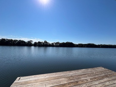 On Lake Concordia is where you'll find this welcoming and - photo 4