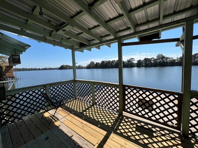On Lake Concordia is where you'll find this welcoming and - photo 5
