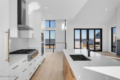 Experience unobstructed panoramic water views of the Manhattan - photo 7